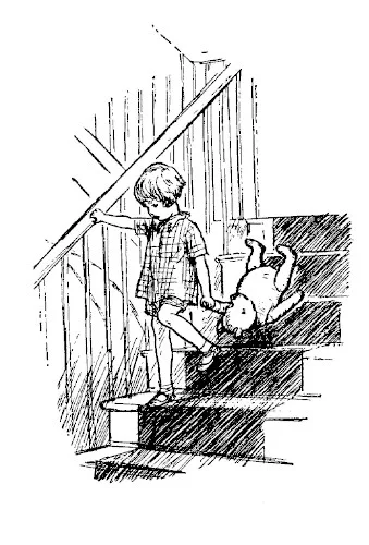 Trong bức tranh mở đầu chương 1, ta thấy Christopher Robin đang kéo gấu bông của mình xuống cầu thang. Christopher Robin mặc một chiếc áo sơ mi kẻ sọc và quần đùi.